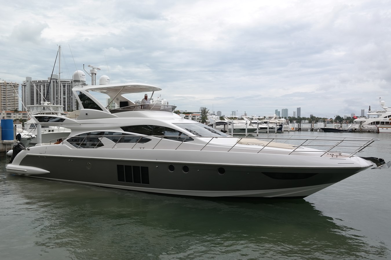 No Name - 2015 AZIMUT YACHTS 64' 64 Flybridge