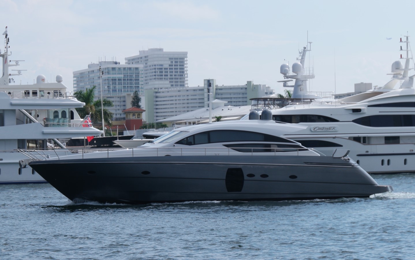 No Name - 2010 PERSHING 64'