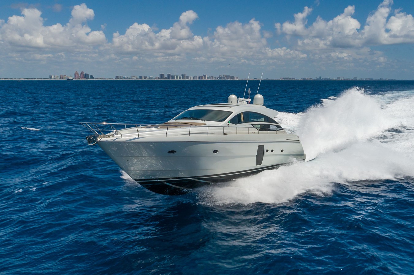 Hurricane - 2011 PERSHING 64'