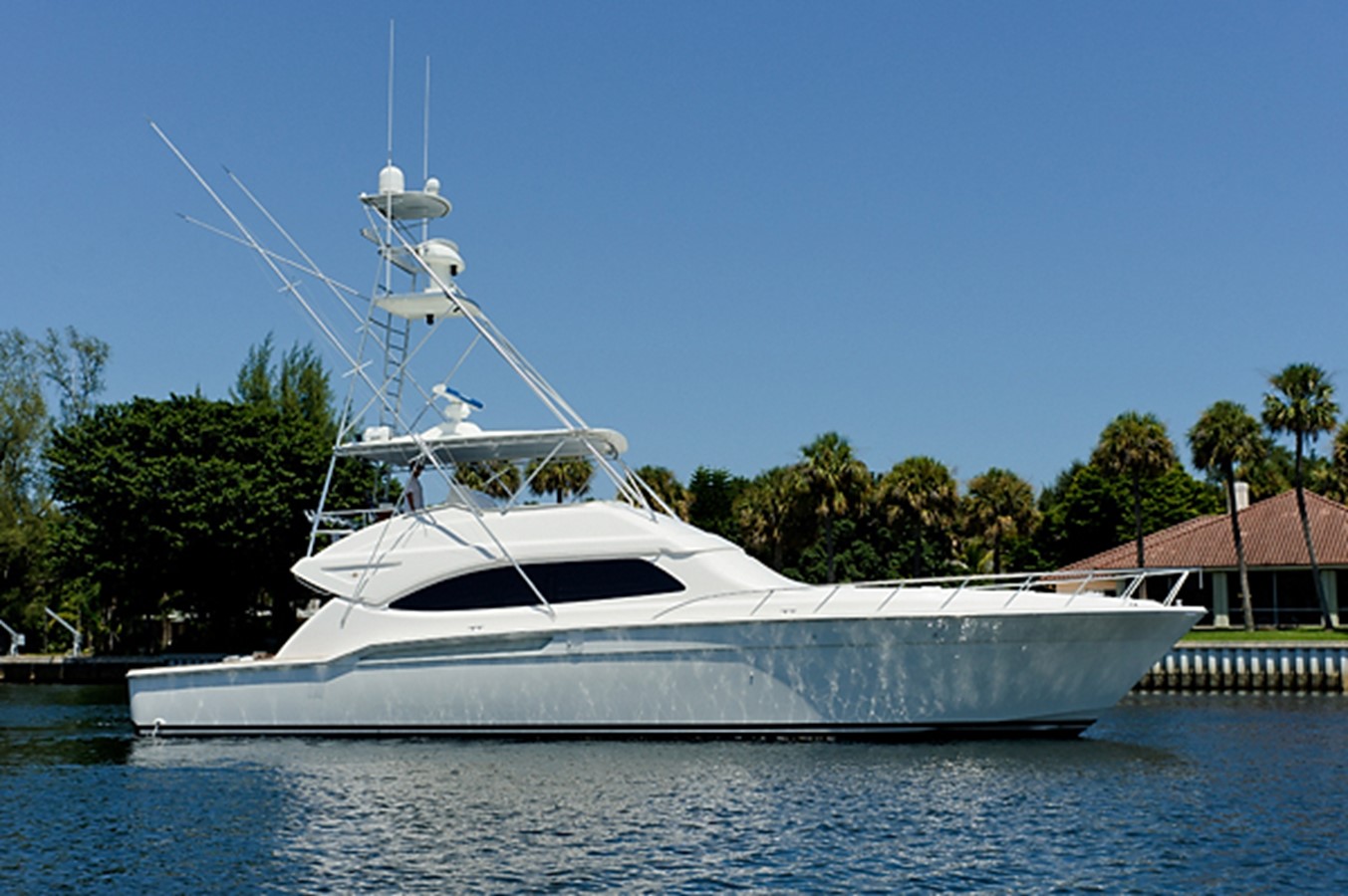 J & B - 2005 BERTRAM 63' FLYBRIDGE