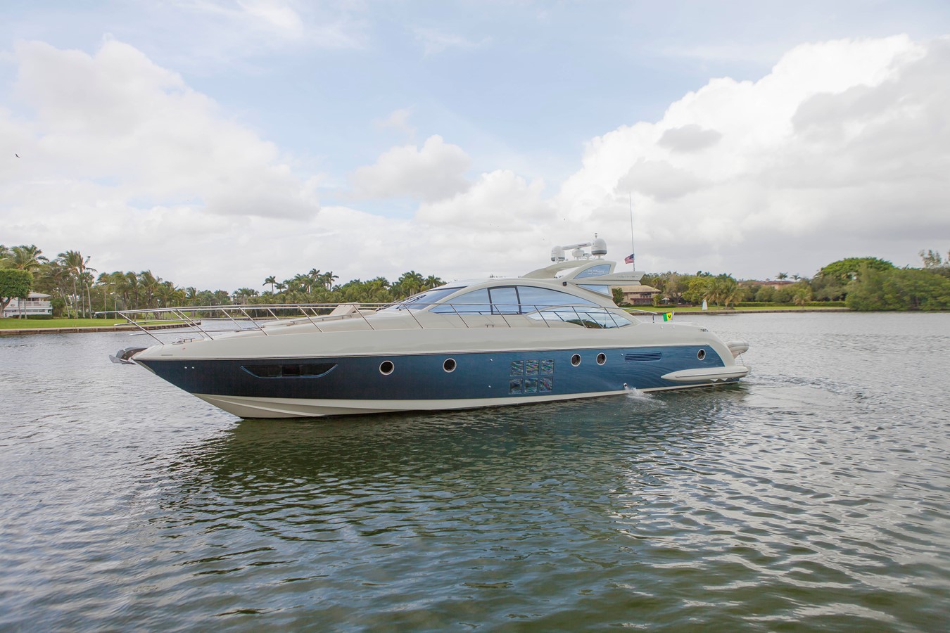 MIST - 2007 AZIMUT YACHTS 62' 6