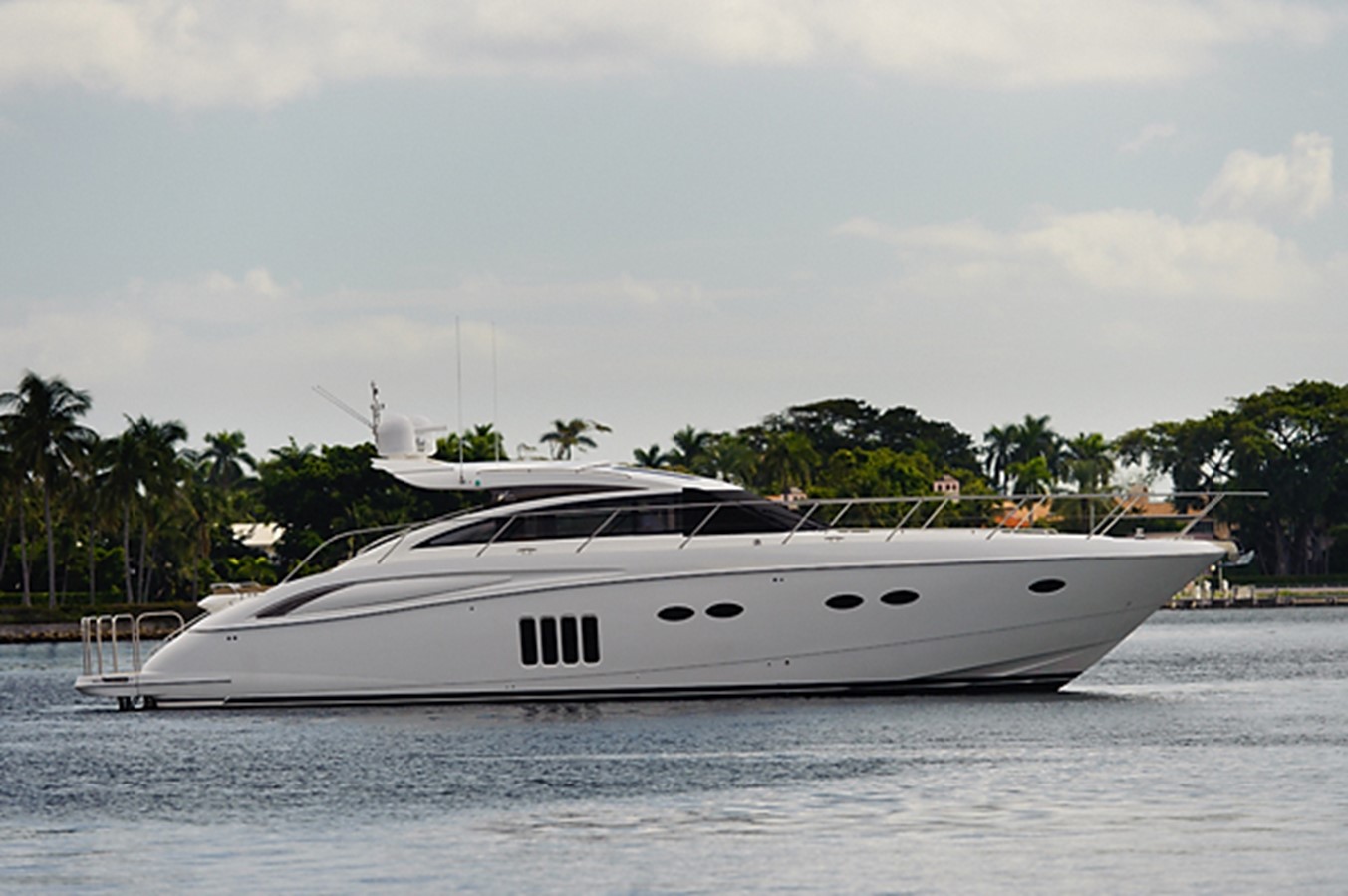 Renie Vee - 2011 PRINCESS YACHTS 62' Princess V62