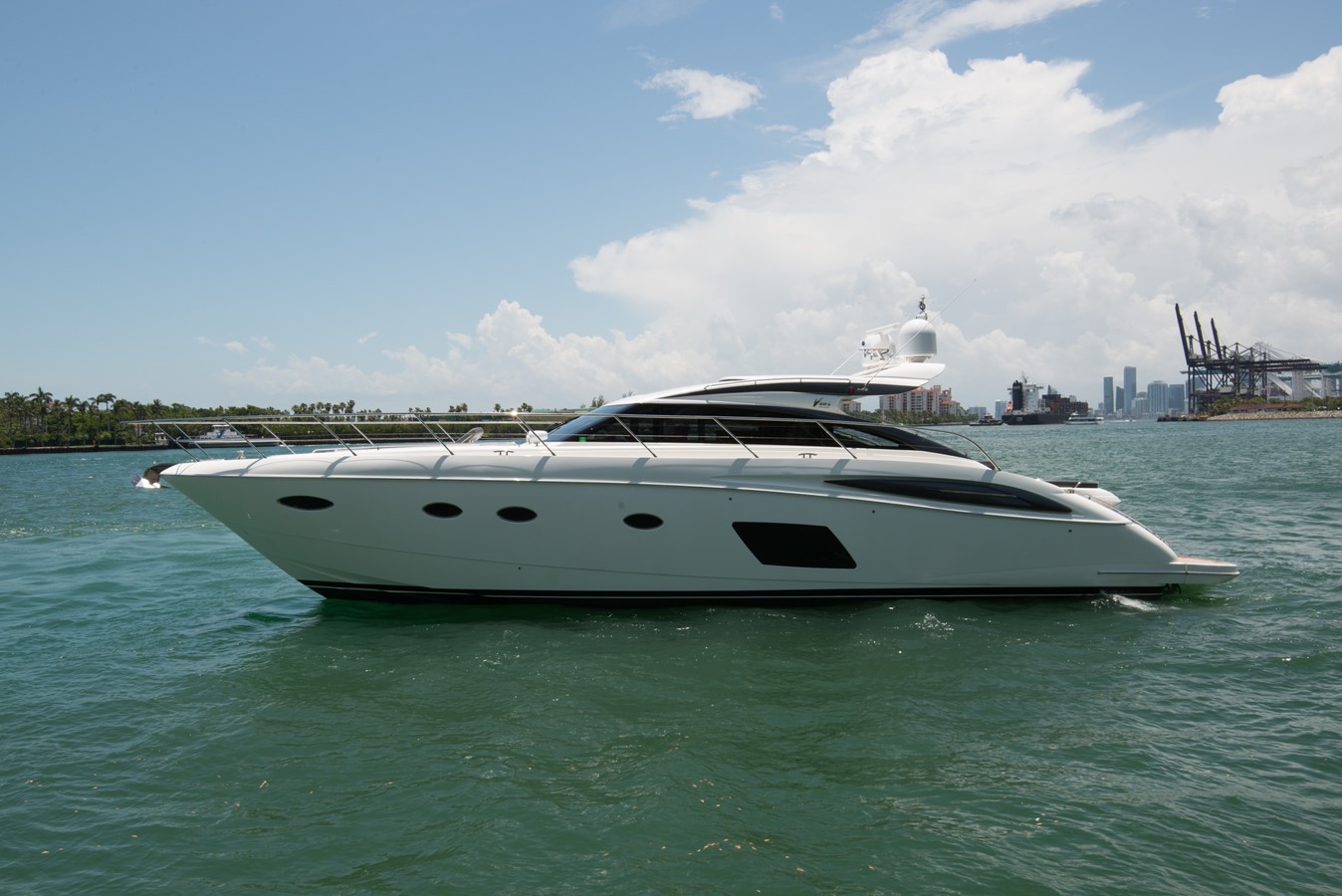 GREGGARIOUS - 2016 PRINCESS YACHTS 62' V62-S