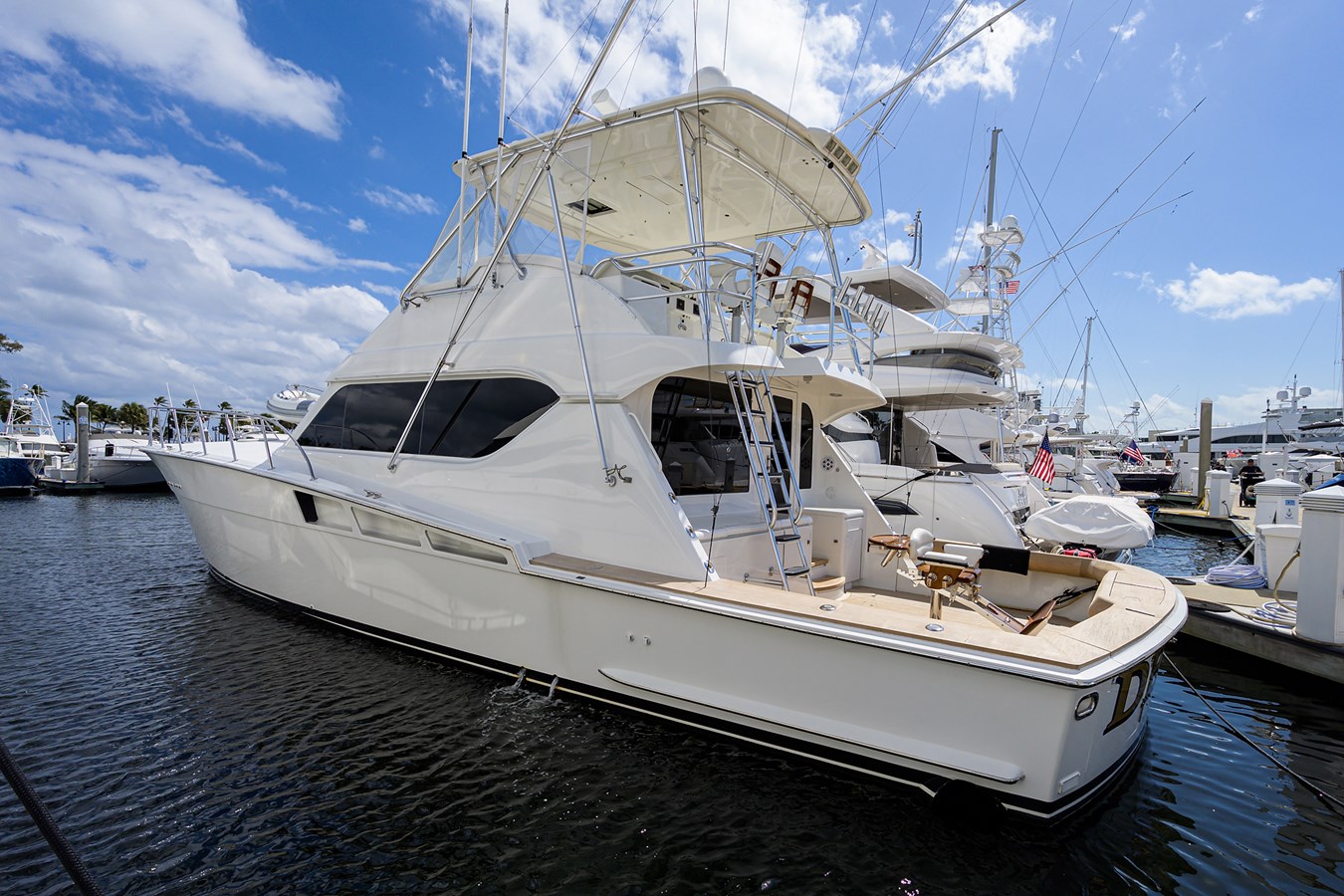 Dede V - 2003 HATTERAS 62'