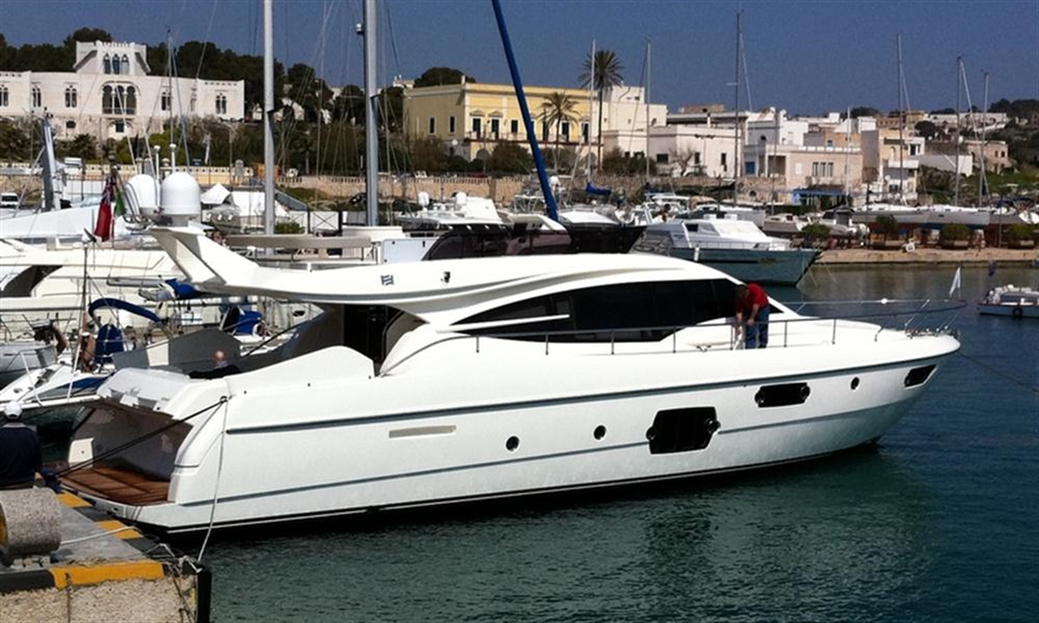 Ferretti 620 - 2011 FERRETTI YACHTS 61' 9