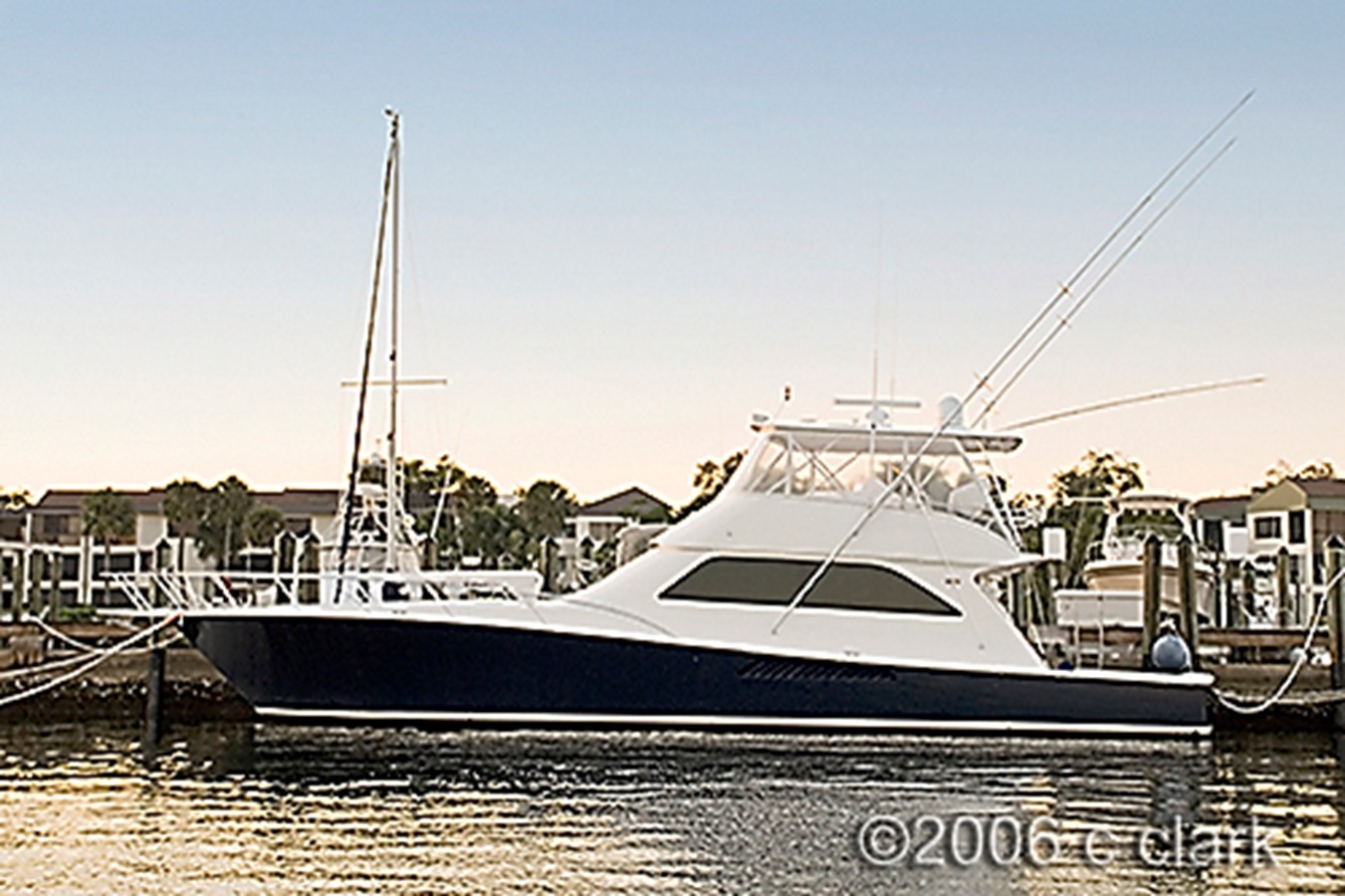 ROBINS NEST - 2004 VIKING 61' Convertible