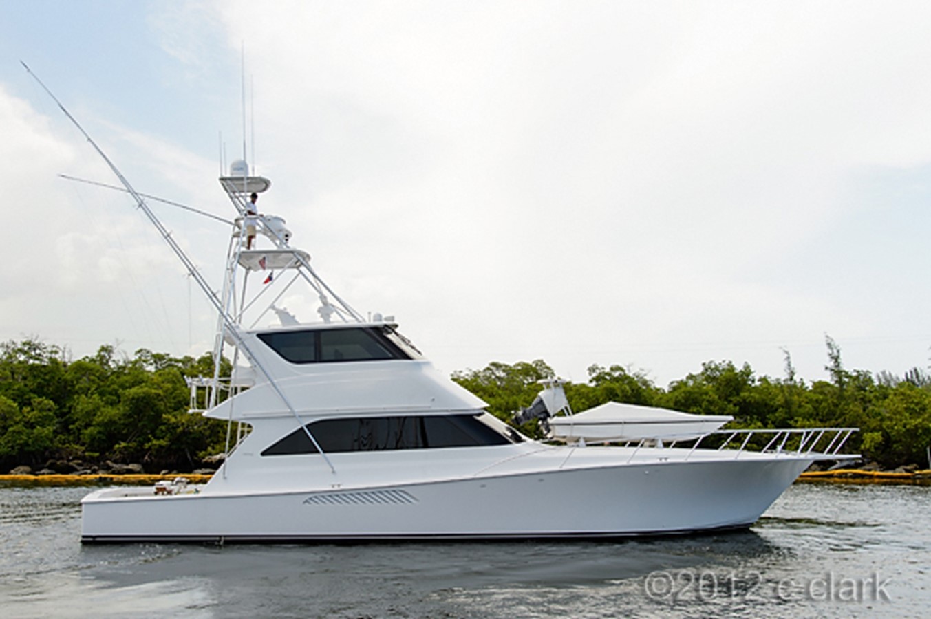 GUNSLINGER - 2003 VIKING 61' Enclosed Flybridge wi