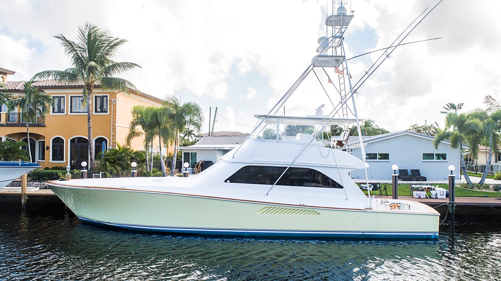 REEL TACTICAL - 2001 VIKING 61' Convertible