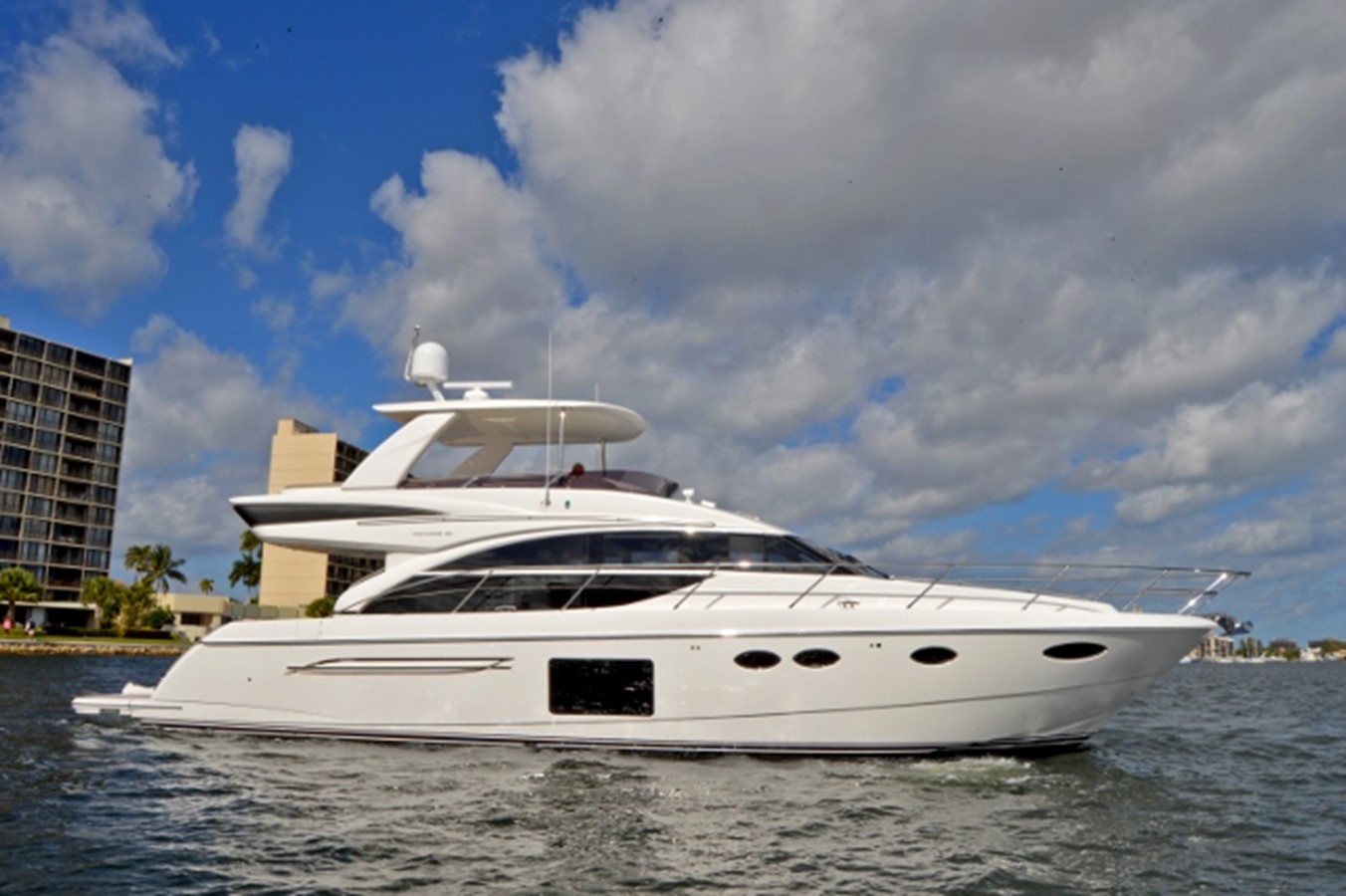 Moonlighter - 2015 PRINCESS YACHTS 60' 3