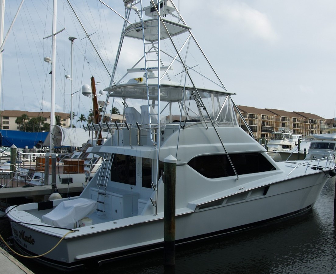 ALEXA MARIE - 2002 HATTERAS 60' Convertible