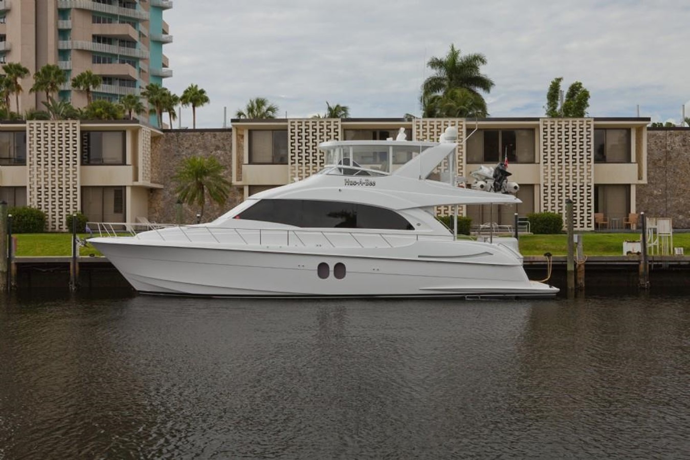 Hucabee - 2009 HATTERAS 60' 60 Motor Yacht