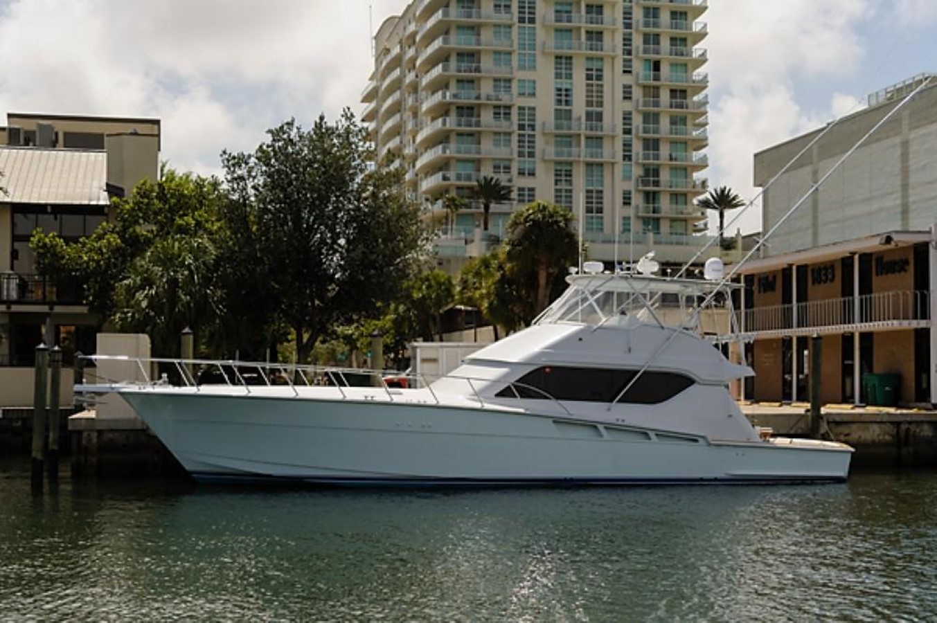 Blue Rendezvous - 2001 HATTERAS 60' Convertible