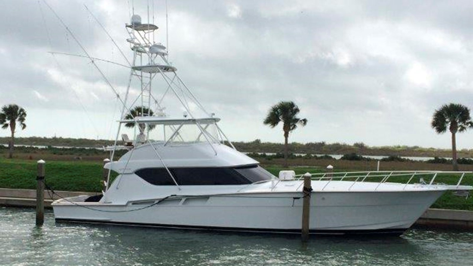 Honesty - 2001 HATTERAS 60' 60 Convertible