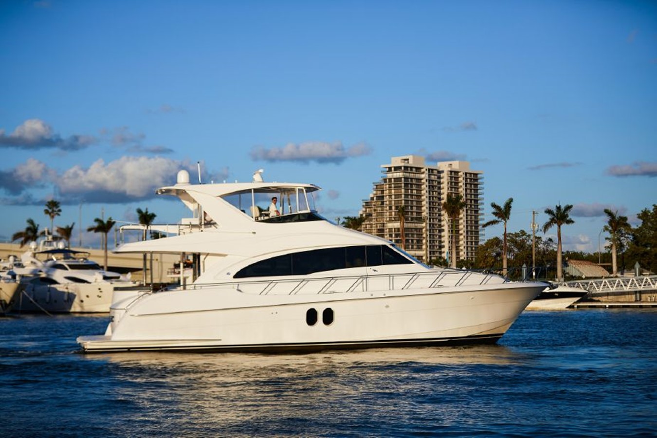 Prozac - 2014 HATTERAS 60' Motoryacht