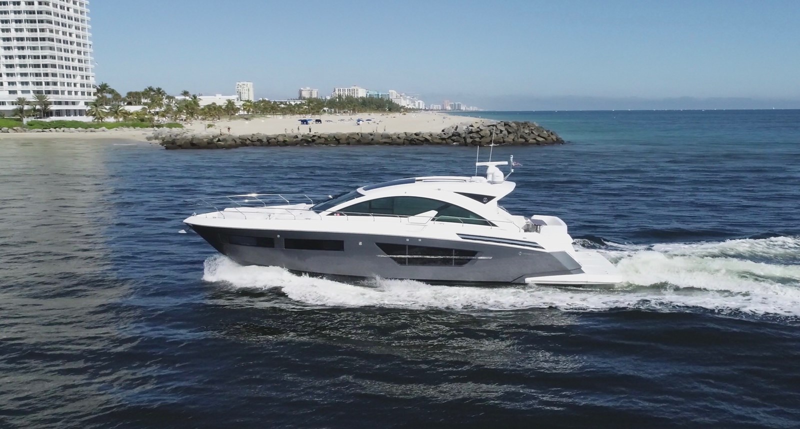 Sea Scape - 2016 CRUISERS YACHTS 60'