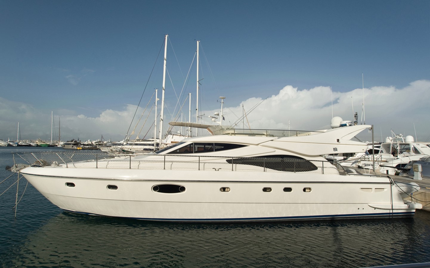 BEE HAPPY - 2004 FERRETTI YACHTS 58' 8